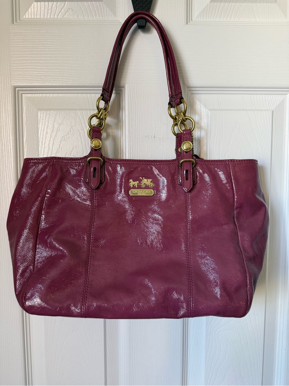 Womenโs Coach Madison Patent Leather Tote Bag | Magenta